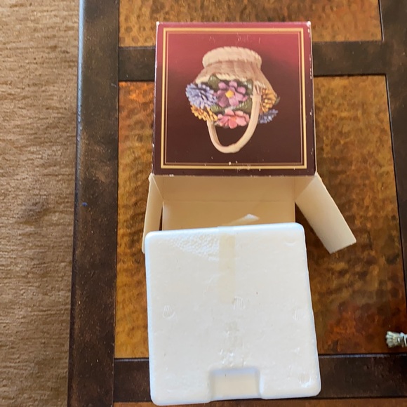 1980 Avon Floral Bouquet Porcelain Bisque Accent Piece IOB - Picture 14 of 15